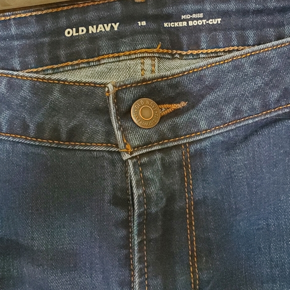 Old Navy Mid Rise Kicker Boot-Cut Frayed Hem Denim Jeans Women's Size 18 - Picture 3 of 5